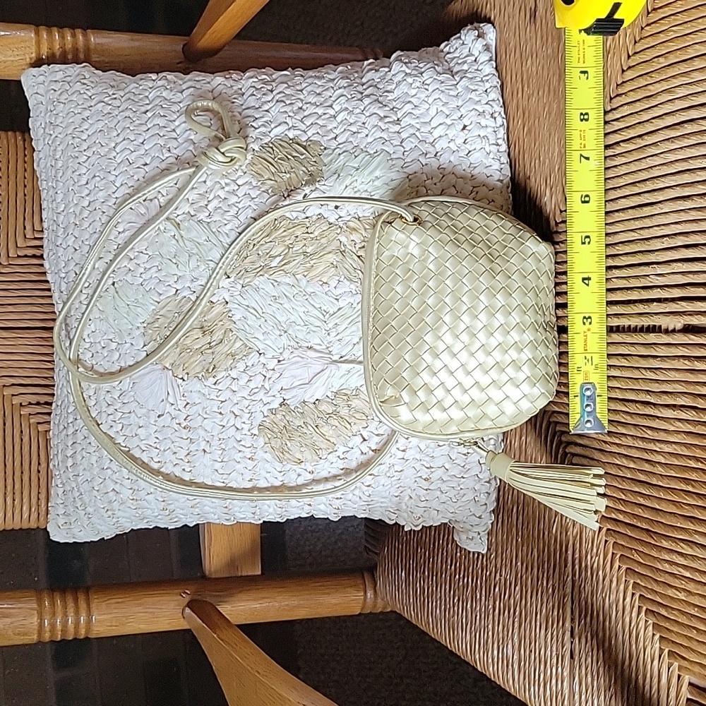 Evan Picone golden cream colored basket weave mini purse - Picture 2 of 13